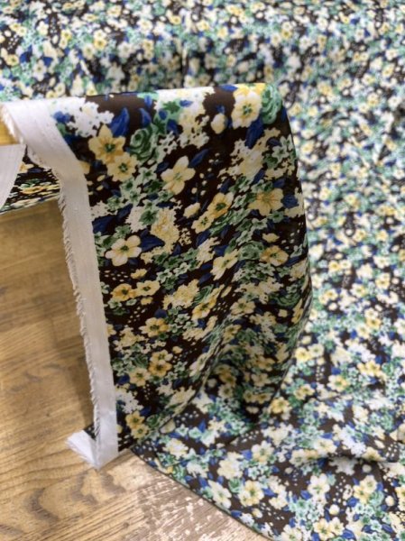 画像7: 生地:ダブル幅ポリエステル100%花柄プリント(茶/黄色) (7)