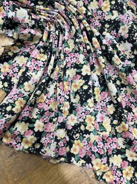 画像5: 生地:ダブル幅ポリエステル100%花柄プリント(黒/黄色) (5)