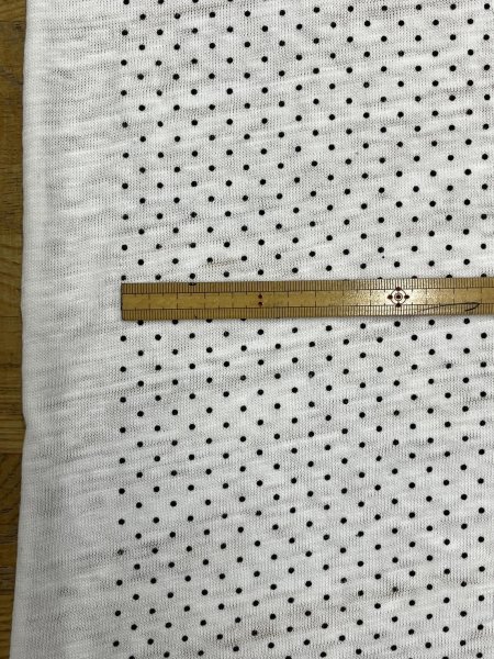 画像2: 生地:綿100%水玉柄シャンブレー天竺ニット(白/黒) (2)