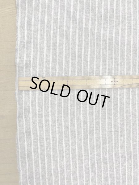 画像2: 生地:綿100%縦縞織りニット(グレー/白) (2)