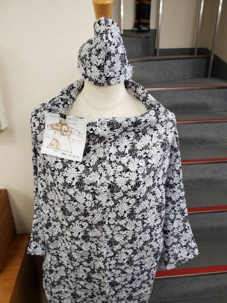 画像2: 生地:ボーダードビー織花柄プリント (2)