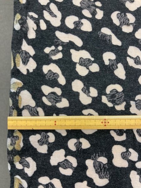 画像2: 生地:ヒョウ柄2wayニット(黒/グレー) (2)