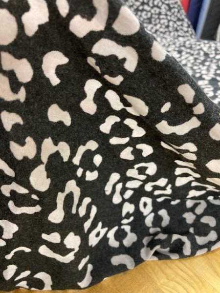 画像5: 生地:ヒョウ柄2wayニット(黒/グレー) (5)