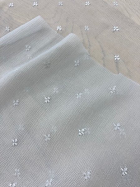 画像4: 生地:ポリエステルボイル刺繍(グレージュ) (4)