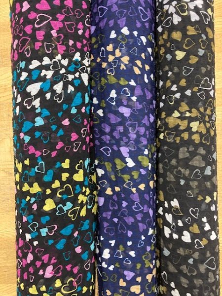 画像8: 生地:ハート柄ポリ楊柳(黒/カラフル) (8)