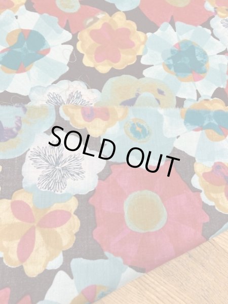 画像4: 生地:フラワー柄綿レーヨン(茶/赤) (4)