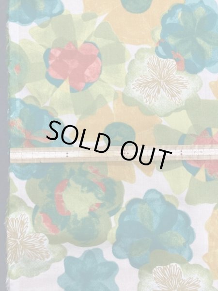 画像2: 生地：フラワー柄綿レーヨン（ベージュ／緑） (2)