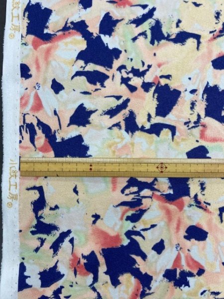 画像2: 生地:花柄ポリストレッチ生地 (クリーム) (2)