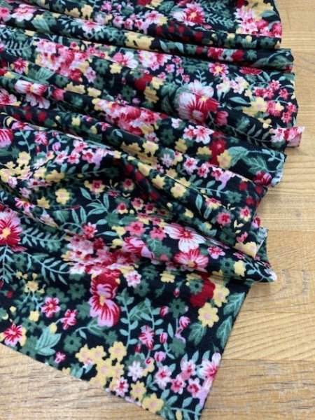 画像6: 生地:花柄ポリエステルニット(黒) (6)