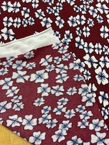 画像3: 生地:レトロ花柄ポリエステルニット(エンジ) (3)