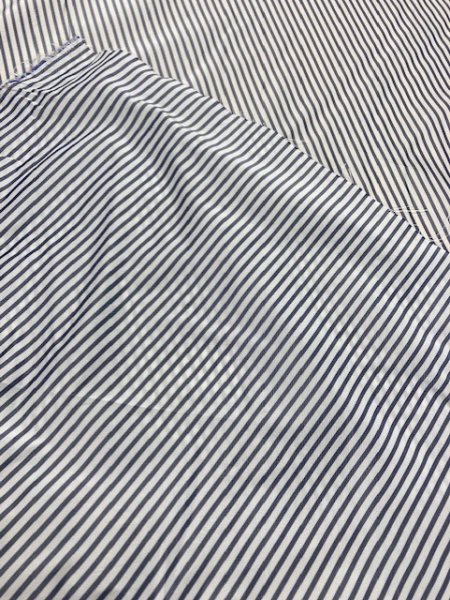 画像4: 生地:ストライプ柄ポリエステル(白/紺) (4)