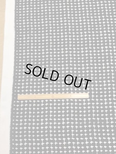 画像2: 生地:ポリエステルモノトーン柄(黒) (2)