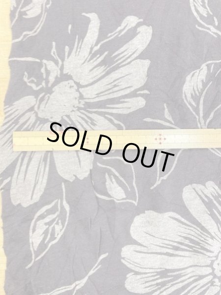 画像2: 生地：花柄ポリ綿シワ加工天竺（茶） (2)