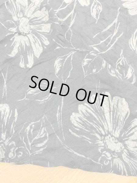 画像3: 生地：花柄ポリ綿シワ加工天竺（黒） (3)