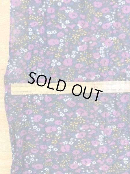 画像2: 生地:小花柄薄手天竺(紺/紫) (2)
