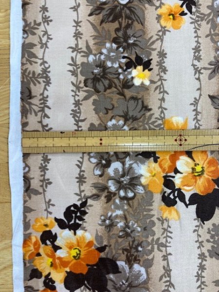 画像2: 生地:花柄ストライプコットン(ベージュ) (2)