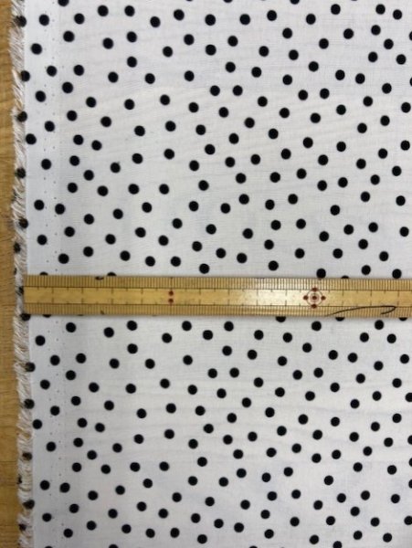 画像2: 生地:ランダム水玉柄プリント(白/黒) (2)