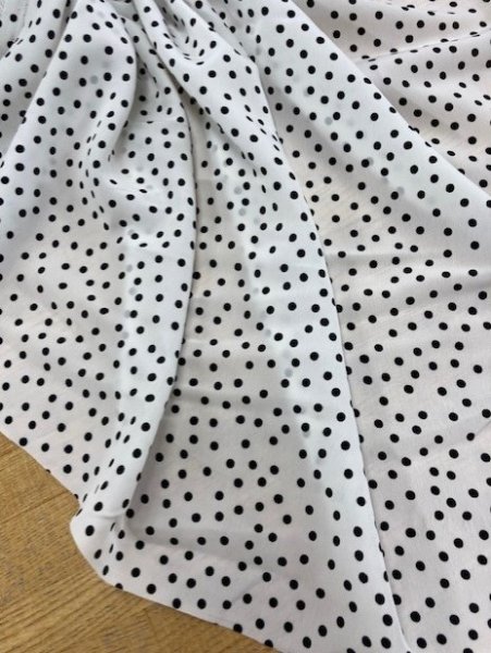 画像4: 生地:ランダム水玉柄プリント(白/黒) (4)