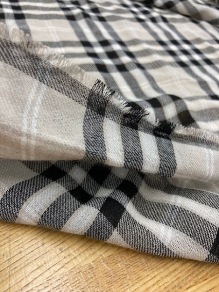 画像4: 生地:チェック柄ウールガーゼ(薄ベージュ) (4)