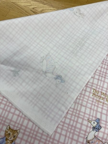 画像3: 生地:ピーターラビットチェック柄防炎コーティングポリ(ピンク) (3)