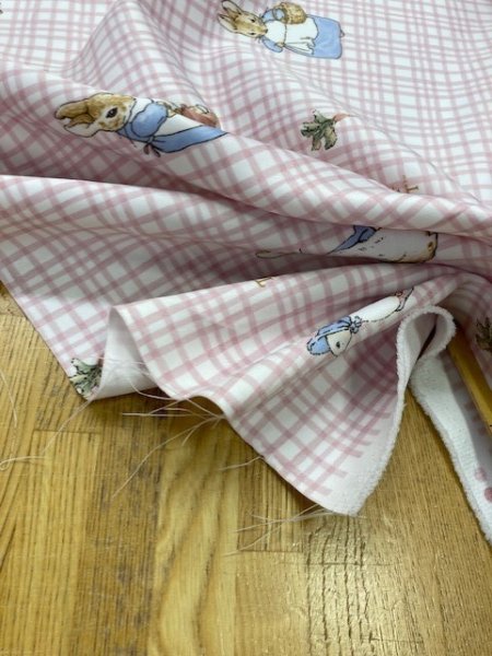 画像5: 生地:ピーターラビットチェック柄防炎コーティングポリ(ピンク) (5)