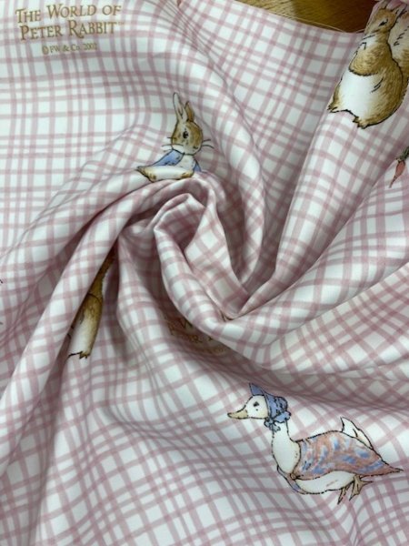 画像7: 生地:ピーターラビットチェック柄防炎コーティングポリ(ピンク) (7)