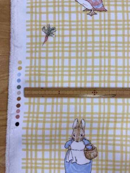 画像9: 生地:ピーターラビットチェック柄防炎コーティングポリ(黄色) (9)