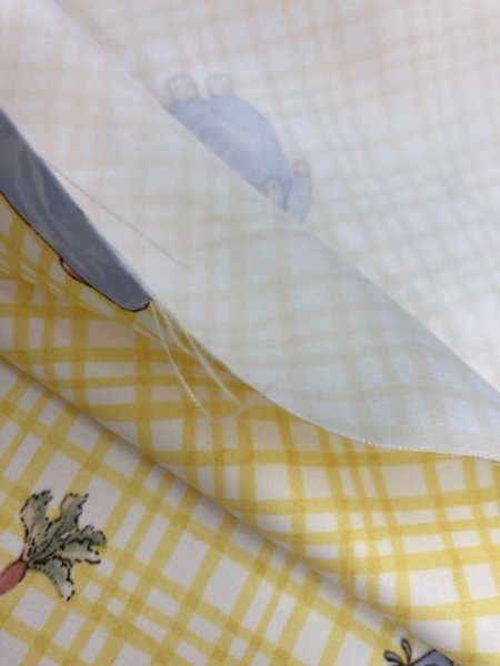 画像3: 生地:ピーターラビットチェック柄防炎コーティングポリ(黄色) (3)