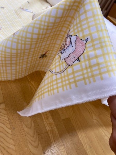 画像2: 生地:ピーターラビットチェック柄防炎コーティングポリ(黄色) (2)