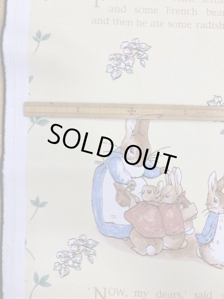 画像2: 生地:ピーターラビット柄防炎コーティングポリ(黄色) (2)