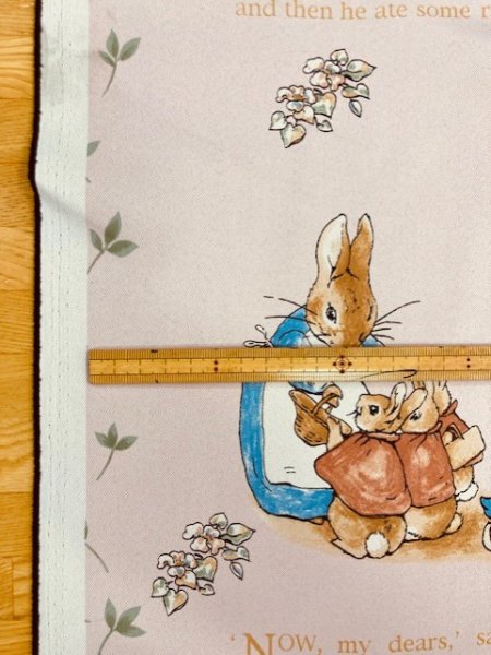 画像2: 生地:ピーターラビット柄防炎コーティングポリ(ピンク) (2)