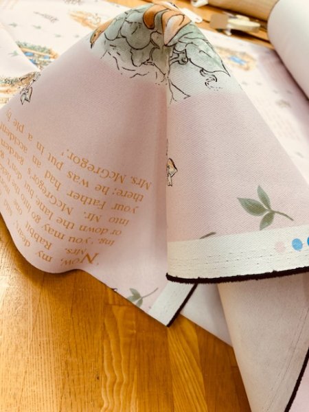 画像4: 生地:ピーターラビット柄防炎コーティングポリ(ピンク) (4)