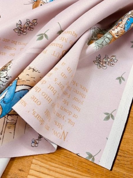 画像6: 生地:ピーターラビット柄防炎コーティングポリ(ピンク) (6)