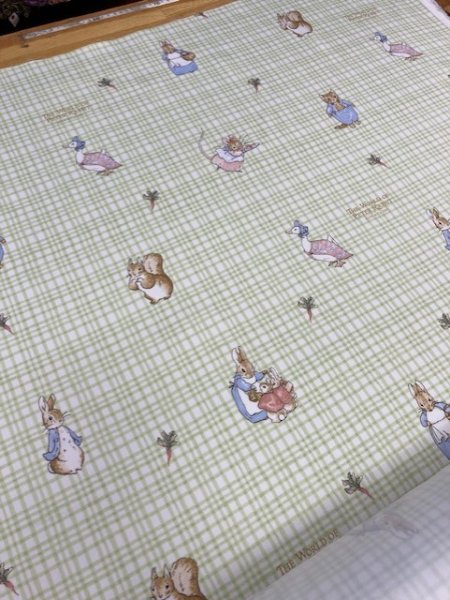 画像3: 生地:ピーターラビットチェック柄防炎コーティングポリ(緑色) (3)