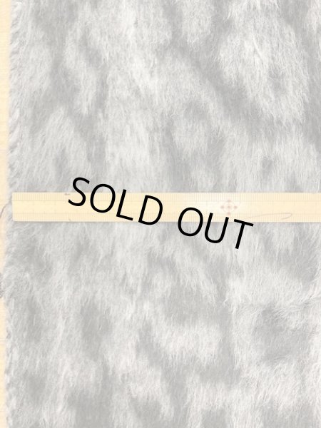 画像2: 生地:ヒョウ柄フェイクファー(グレー/黒) (2)