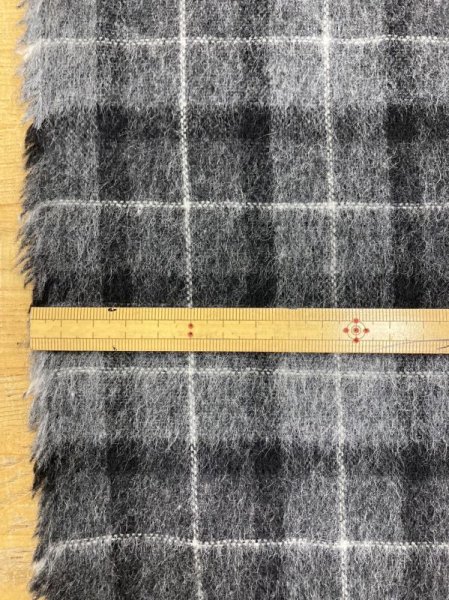 画像2: 生地:ウールポリ混チェック柄ウールシャギー(グレー/黒) (2)