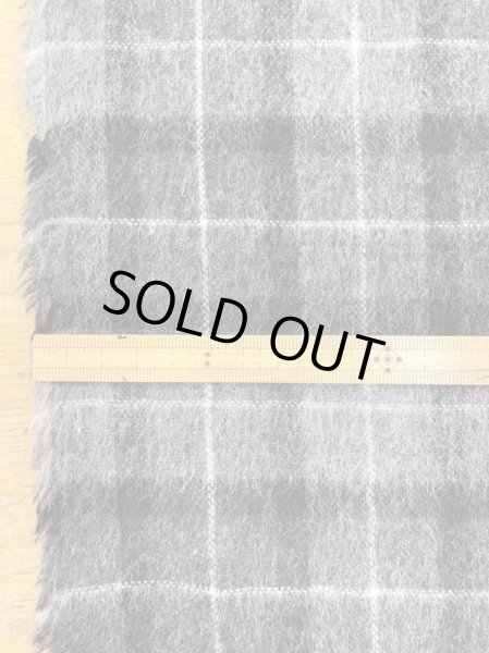 画像2: 生地：ウールポリ混チェック柄ウールシャギー（グレー／黒） (2)