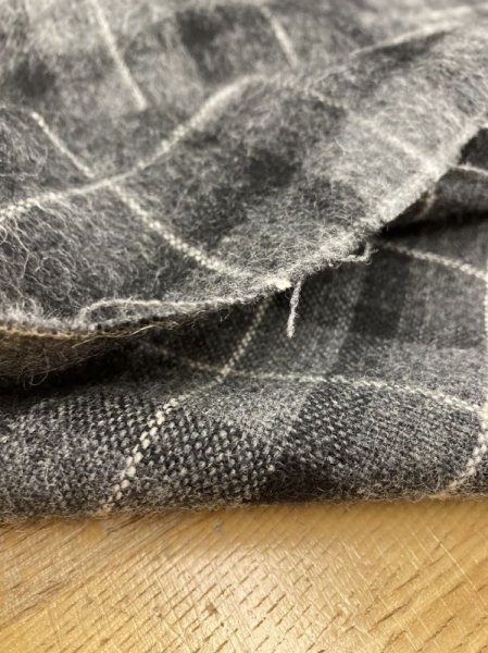 画像4: 生地:ウールポリ混チェック柄ウールシャギー(グレー/黒) (4)