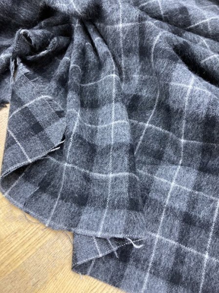 画像6: 生地:ウールポリ混チェック柄ウールシャギー(グレー/黒) (6)