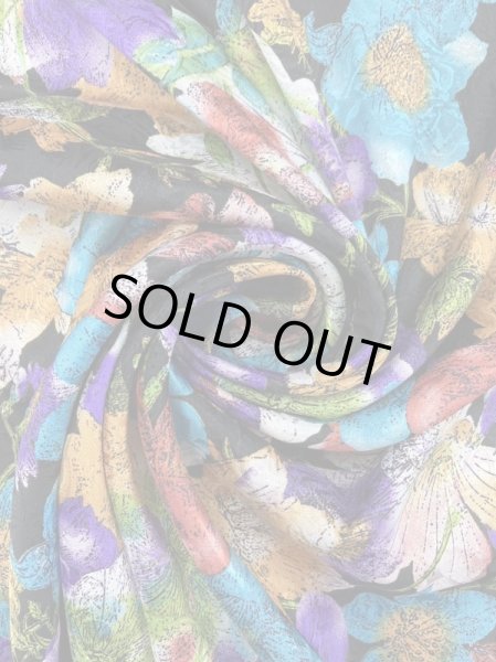 画像7: 生地:薔薇模様に花柄プリントポリエステル(黒地) (7)