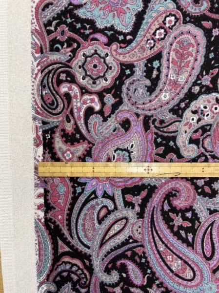 画像2: 生地:ペイズリー柄プリントトリアセテートポリ(黒/エンジ) (2)