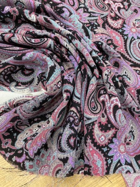 画像7: 生地:ペイズリー柄プリントトリアセテートポリ(黒/エンジ) (7)