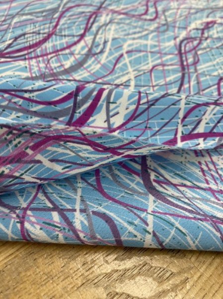 画像4: 生地:ポリ100%らせん模様プリント(水色/紫) (4)