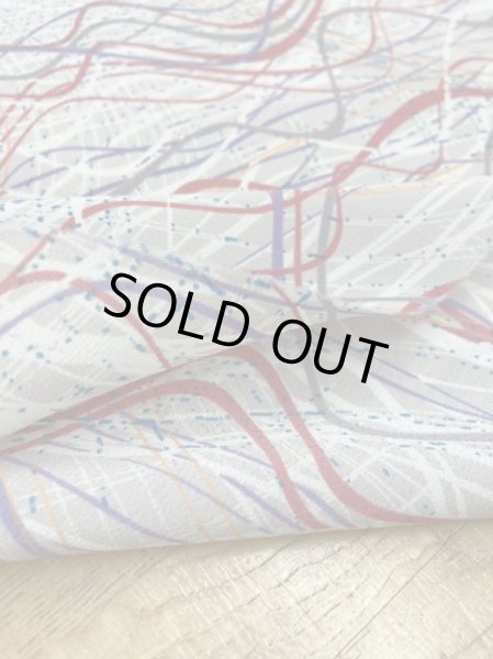 画像4: 生地:ポリ100%らせん模様プリント(べージュ/赤) (4)