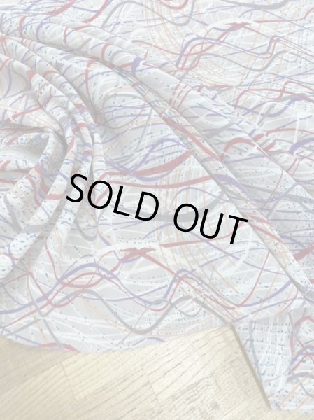 画像5: 生地:ポリ100%らせん模様プリント(べージュ/赤) (5)