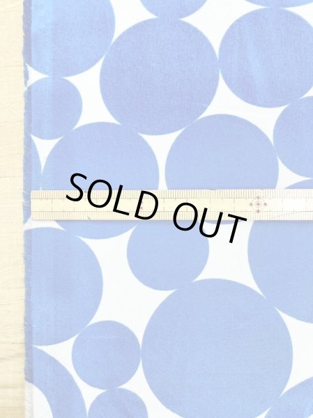 画像2: 生地：大きな水玉柄ポリエステルデシン（ブルー／白） (2)