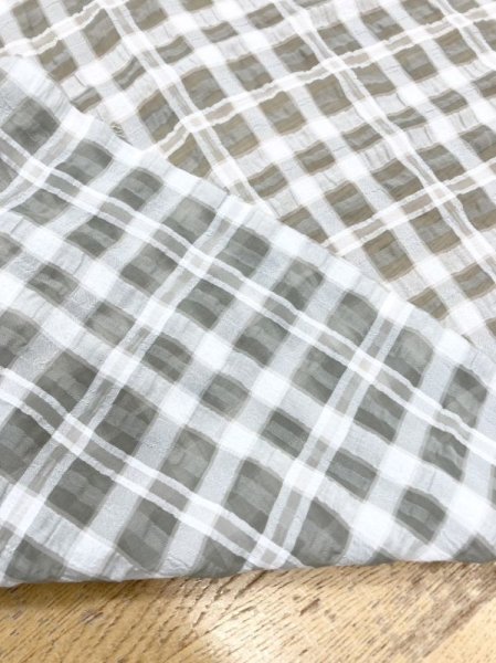画像3: 生地:チェック柄ポリエステルレーヨン綿リップル加工(薄いグレー) (3)
