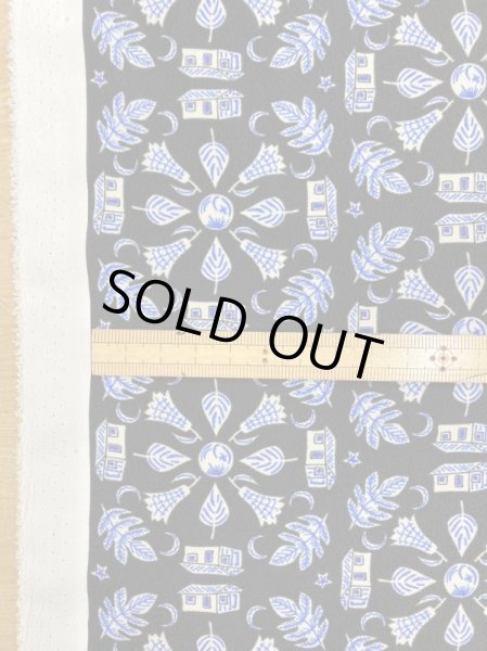 画像2: 生地:家葉っぱ柄ポリエステル100%(紺) (2)