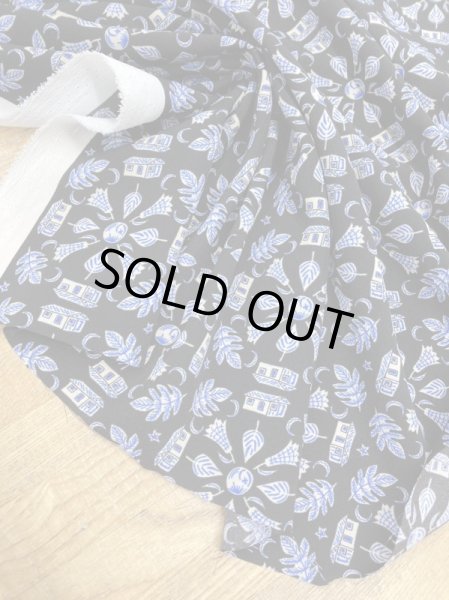 画像4: 生地:家葉っぱ柄ポリエステル100%(紺) (4)