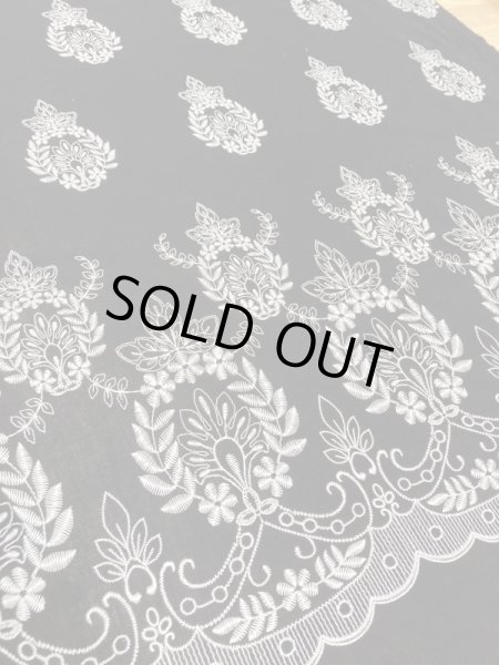 画像3: 生地：片耳スカラップ 刺しゅう風プリント綿（黒／白） (3)